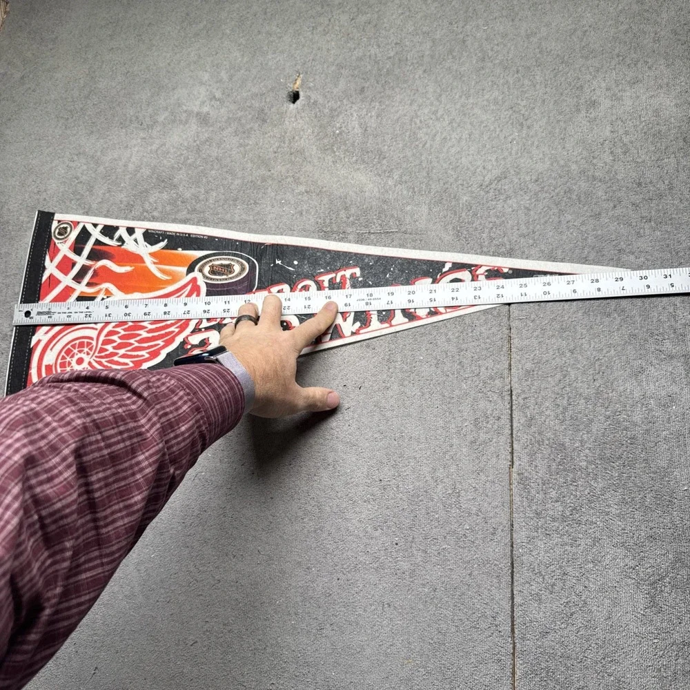 Detroit Red Wings NHL Pennant‎ WinCraft Vintage Style Hockey Wall Decor